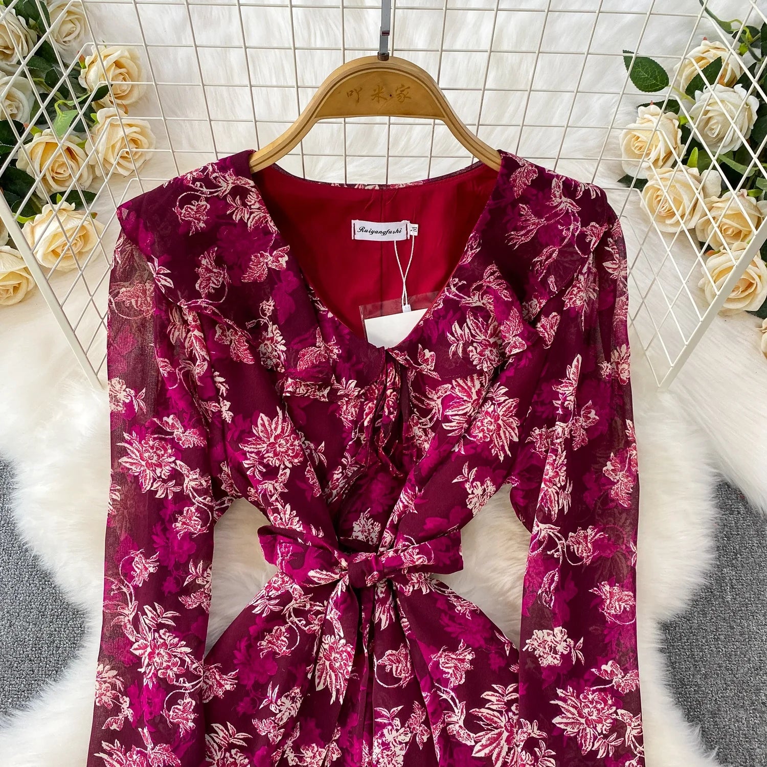 Women's Chiffon Elegant Ruffled V-neck Long-sleeved Dress