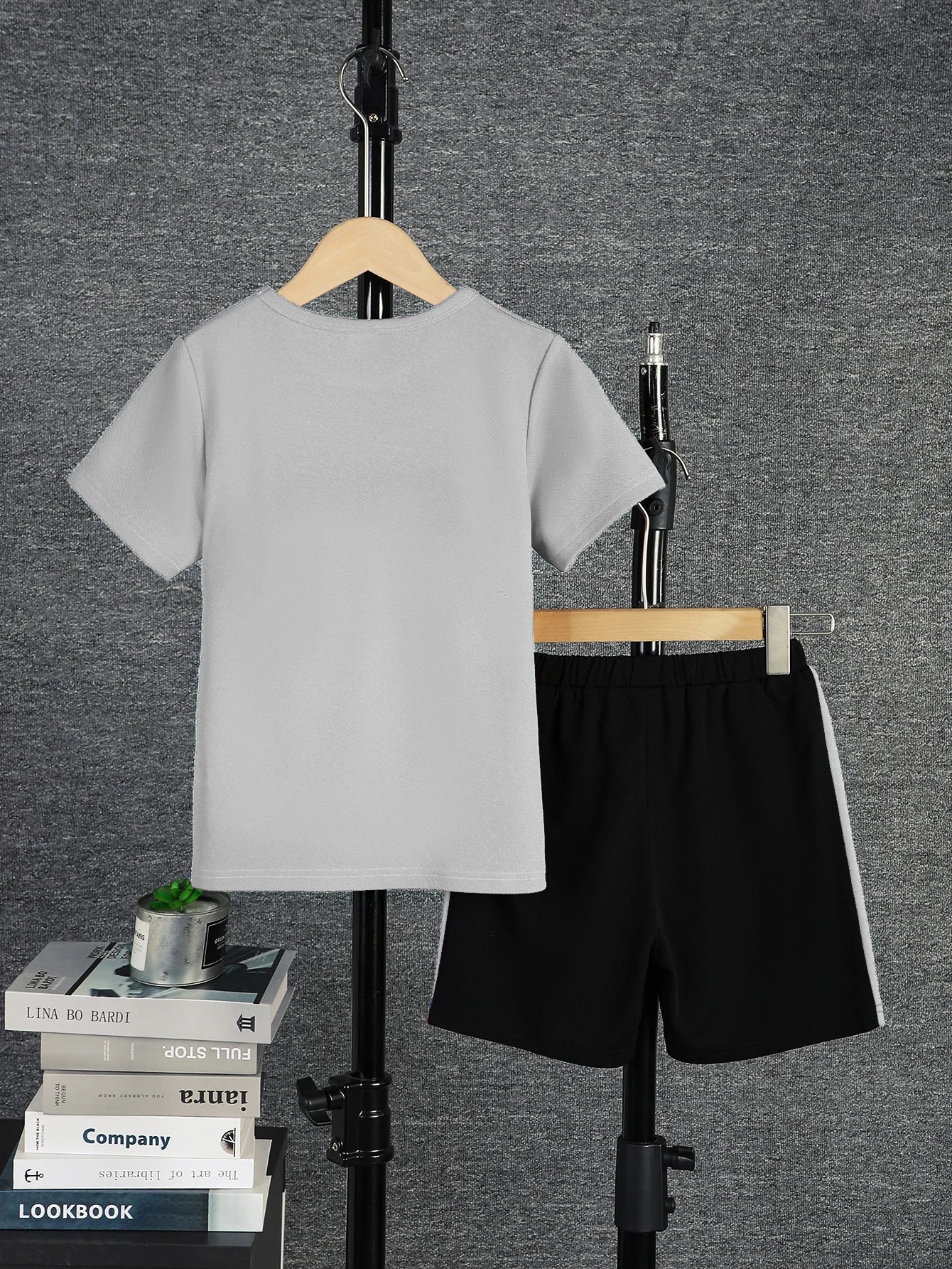 2pcs Boys Casual Colorblock Short Sleeve T-shirt & Shorts Set